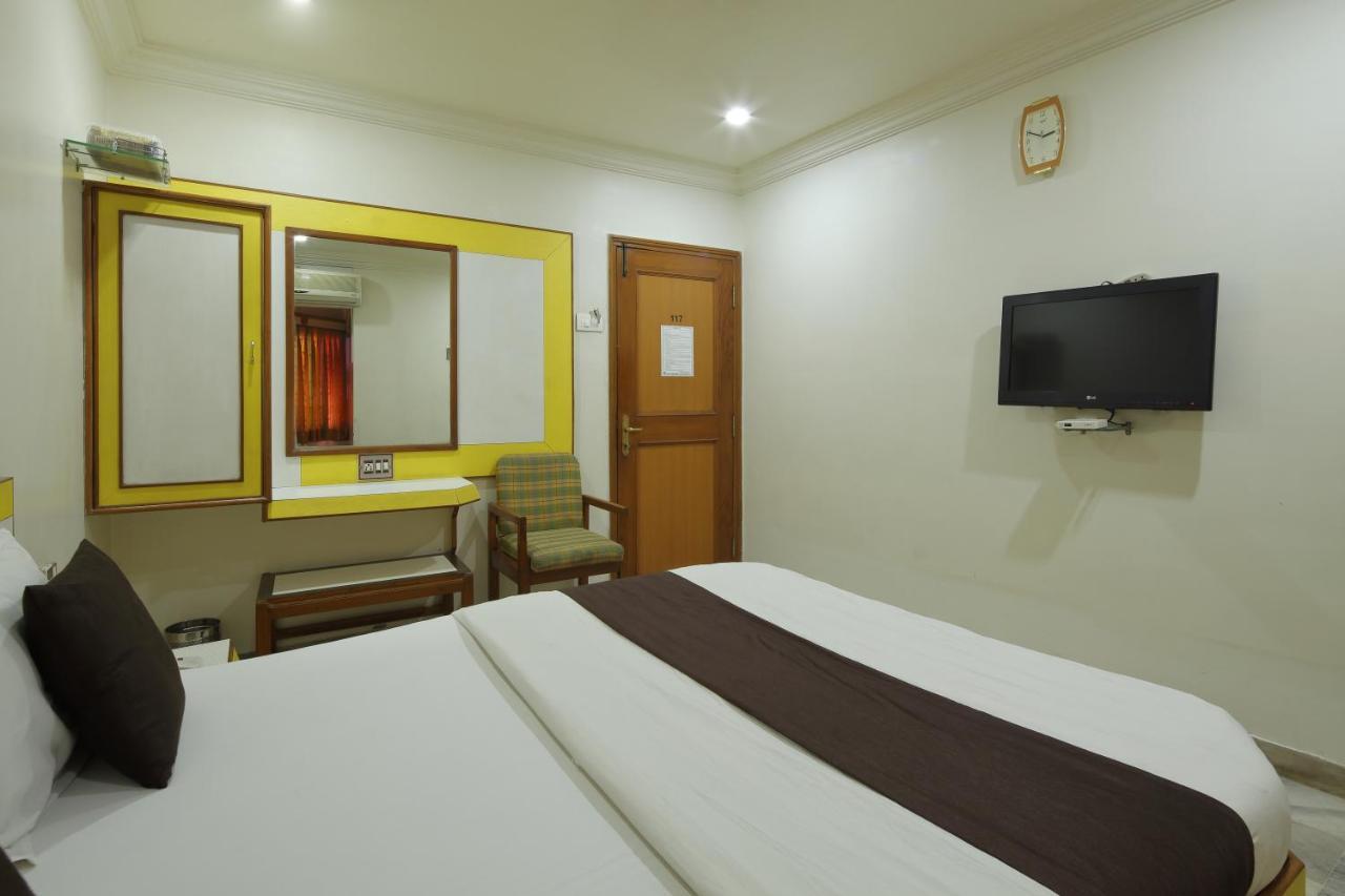 Hotel Good Night Ахмедабад Экстерьер фото