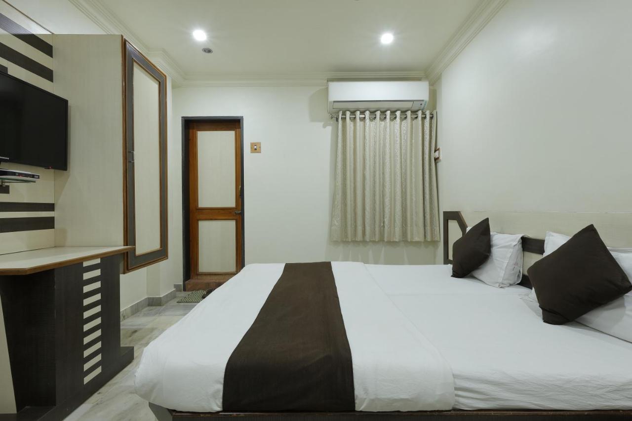 Hotel Good Night Ахмедабад Экстерьер фото