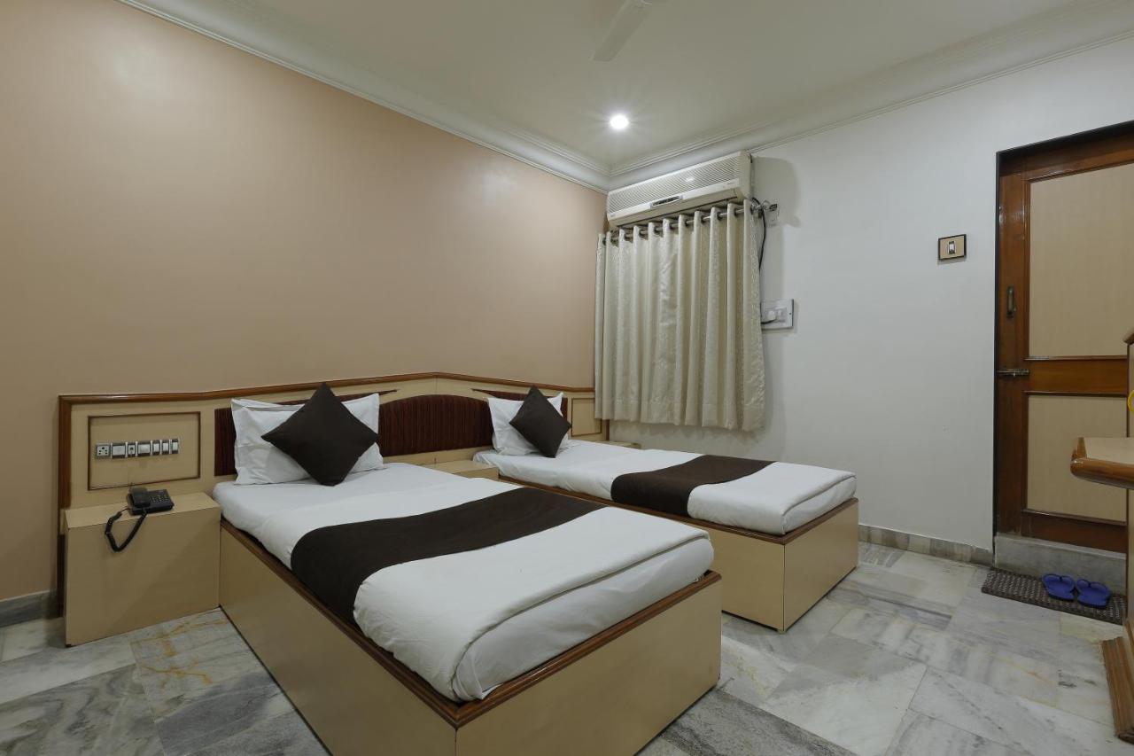 Hotel Good Night Ахмедабад Экстерьер фото